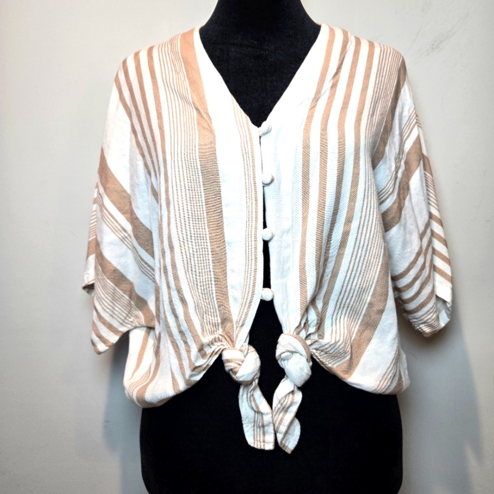 Sim & Sam Button Front Neutral Color Crop Top Small